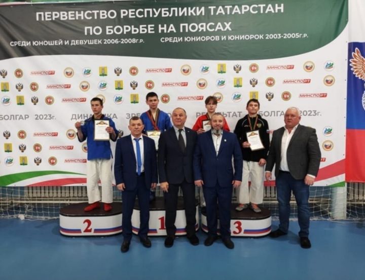 Пестречинцы приняли участие в первенстве РТ по борьбе на поясах