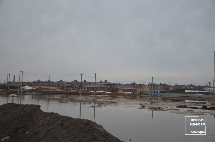 Көек авылындагы бер урамны су баскан
