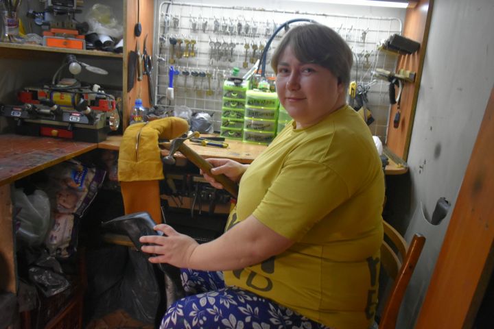 Александра Лепкова: «Менә инде 26 ел аяк киемнәре ремонтлыйм»