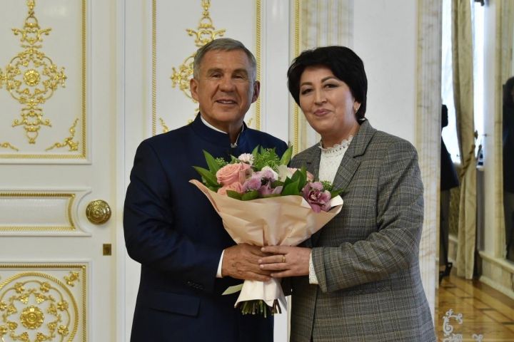 Питрәч районы укытучысына мактаулы исем бирелде