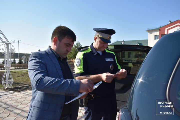 В Пестрецах проверили техническое состояние служебных машин