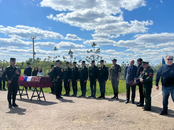 В Пестречинском районе простились с погибшим на СВО Валерием Межва