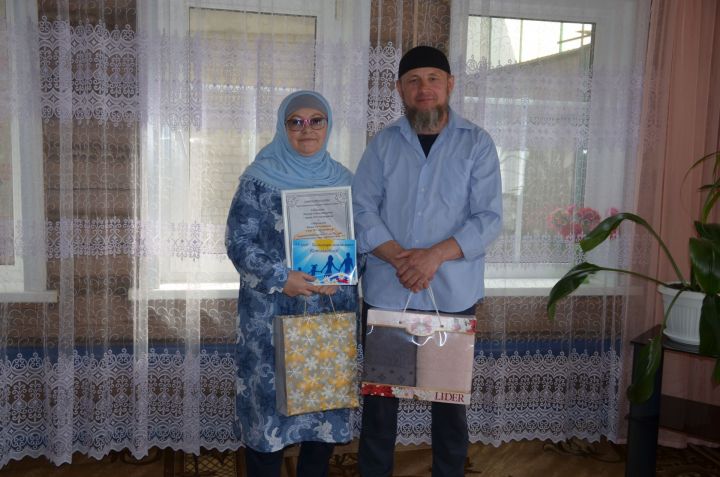Супруги Габдрахимовы из села Отар-Дубровка отметили серебряную свадьбу