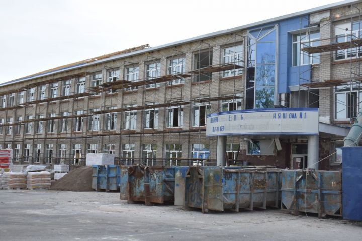 В Пестречинской первой школе идет долгожданный капитальный ремонт
