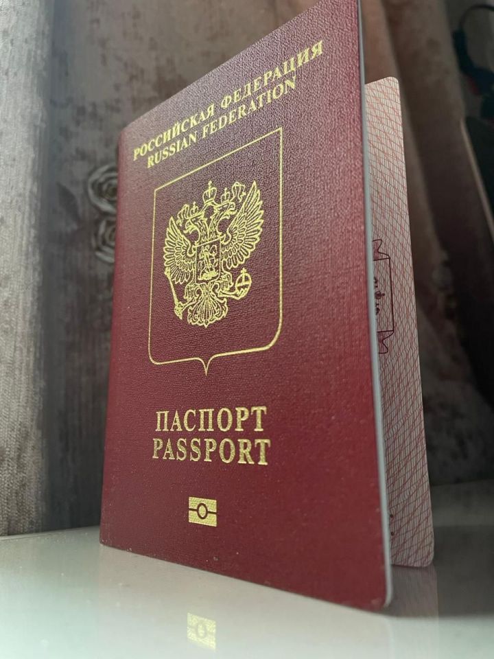 В России с 1 июня возобновят выдачу загранпаспортов нового поколения