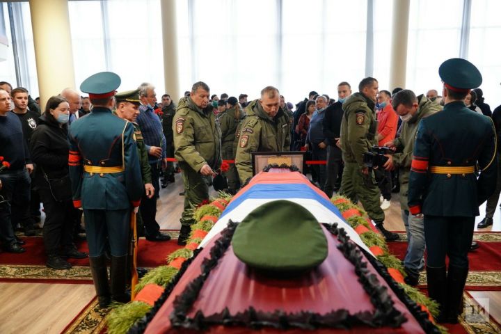 Хәрби хезмәткә үзе теләп китүчене һәм контрактчыны хәрби зиратта җирләргә рөхсәт ителде