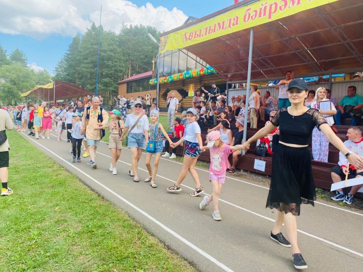 В Пестречинском районе установили рекорд по самому большому хороводу