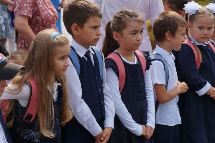 Педиатр рассказала, сколько может весить портфель первоклассника
