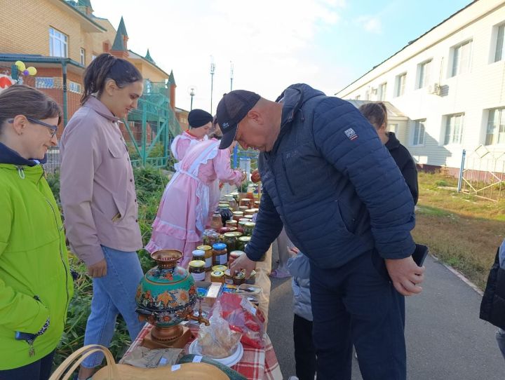 В шалинском детскому саду провели осеннюю ярмарку