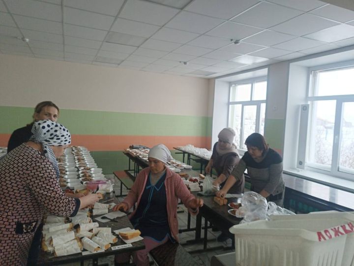 В Пестречинском районе организовали питание для водителей фур на трассе