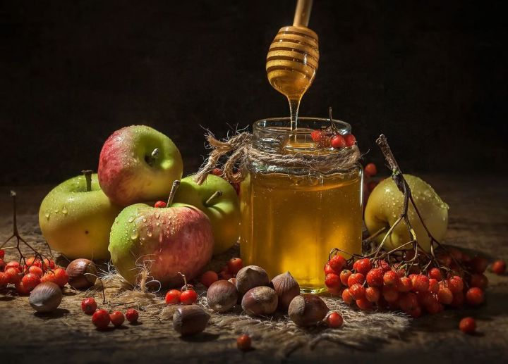 Алма, чикләвек, кипкән җимеш һәм керән: иммунитетны ныгыту өчен файдалы катнашма