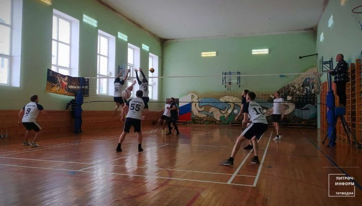 В чемпионате района по волейболу прошли игры пятого тура