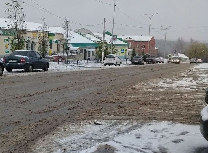 Штормовое предупреждение из-за очень сильного ветра объявлено в Татарстане