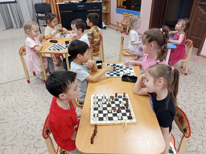 В пестречинском детском саду прошёл шахматно-шашечный турнир
