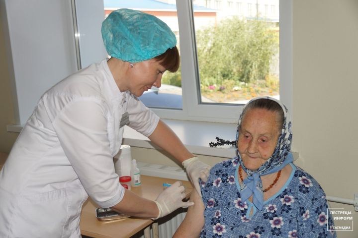 С 1 апреля оклады медперсонала в регионах вырастут до 50%