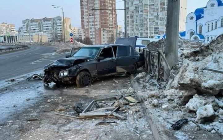 Пестречинец решил покататься на чужом авто и попал в ДТП