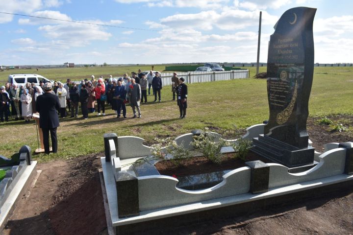 Питрәч районы Күн авылында Раушания Юкачева каберенә таш куелды