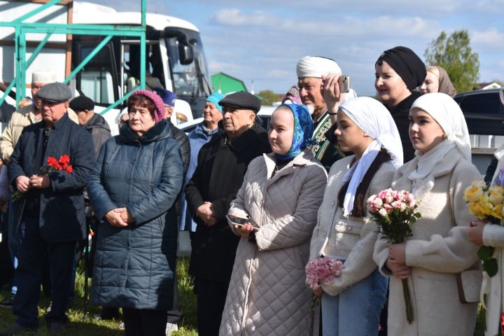 Питрәч районы Күн авылында Раушания Юкачева каберенә таш куелды