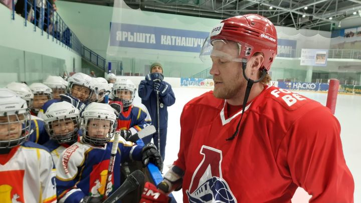 Российский хоккеист Андрей Сергеев провёл мастер-класс для пестречинских ребят