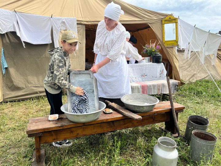 В Альвидино стирали одежду вручную и писали письма чернилами