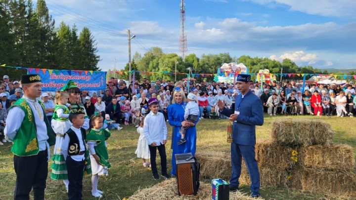 Семье из Пестречинского района передали лампаду «Сердце России»