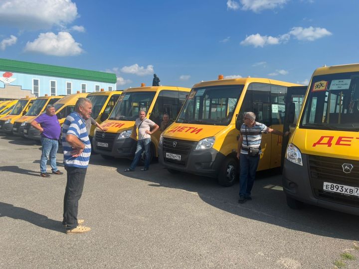 В Пестрецах проверили служебные машины и школьные автобусы