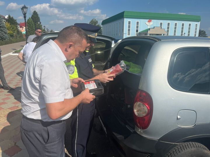 В Пестрецах проверили служебные машины и школьные автобусы