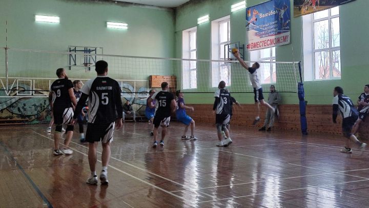 В чемпионате района по волейболу прошли игры очереднего тура