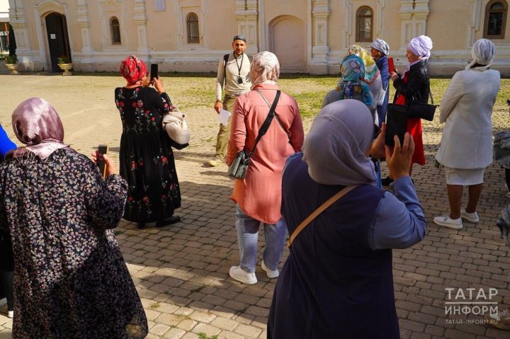 В Татарстане у экскурсоводов начнут проверять аттестацию и нагрудные карточки