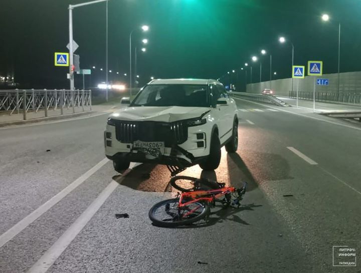 Питрәч районында велосипедчы малай автомобиль бәргәннән соң җәрәхәтләр алган