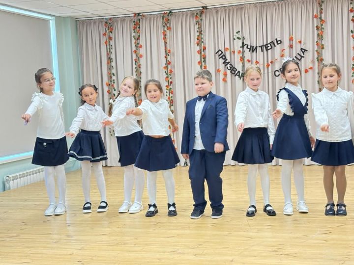 В Пестречинской первой школе собрали ветеранов педагогического труда