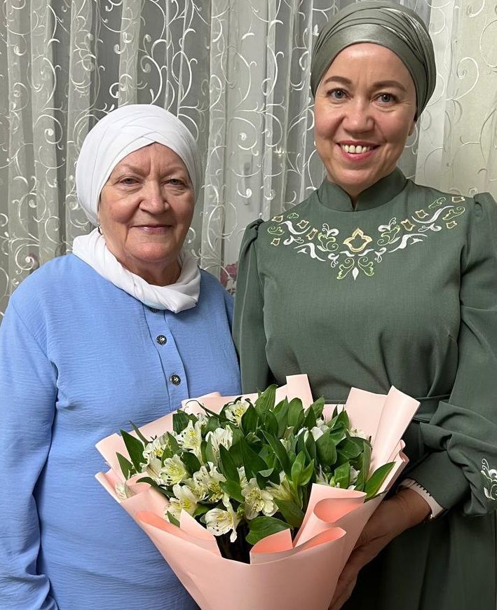 Жительница села Ленино-Кокушкино Нурзиля Ибатуллина отмечает 65-летний юбилей