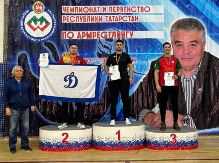 Трое пестречинцев стали чемпионами республики по армрестлингу