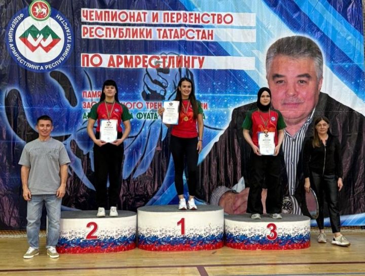 Трое пестречинцев стали чемпионами республики по армрестлингу