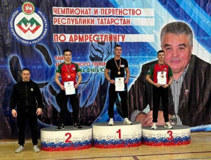 Трое пестречинцев стали чемпионами республики по армрестлингу