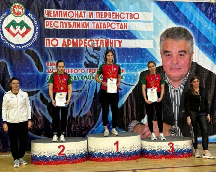 Трое пестречинцев стали чемпионами республики по армрестлингу