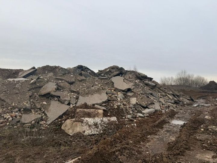 В Пестречинском районе обнаружили крупную свалку строительного мусора
