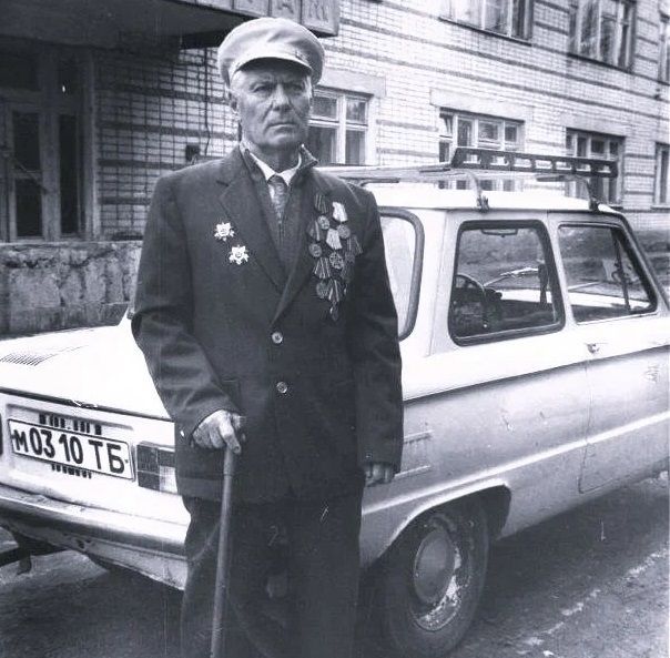 Представляем историю фронтовика Алексея Максимова