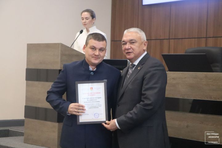 В Пестрецах наградили отличившихся представителей района
