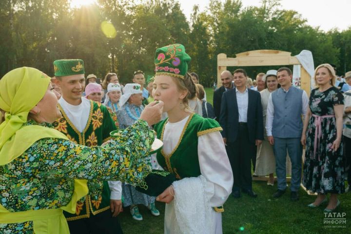 Минмол РТ начнет выделять гранты на свадьбы в национальном стиле