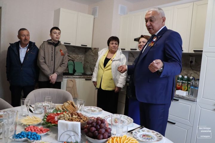 Квартира для Героя в Пестречинском районе: Ивану Додосову сделали подарок