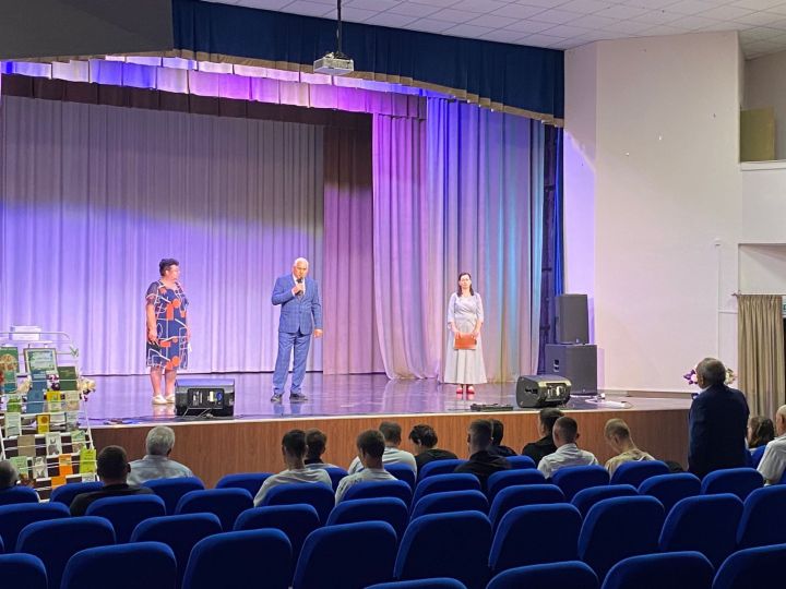 В Ленино-Кокушкино выпустились 24 студента