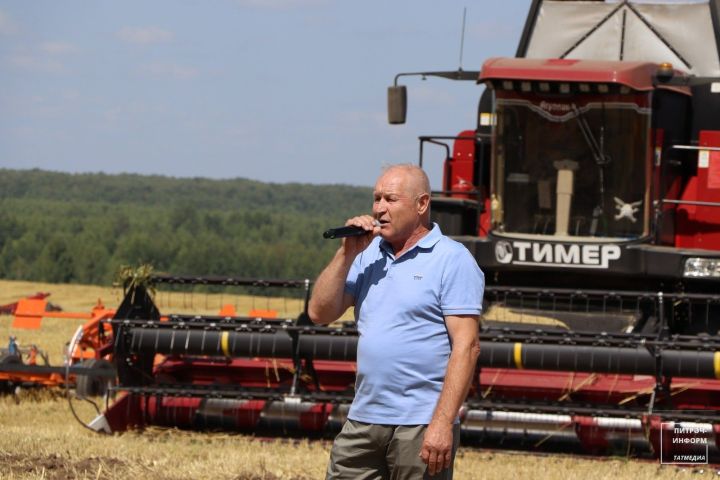 Евгений Федотов Питрәч районында атнаның иң яхшы комбайнчысы булды