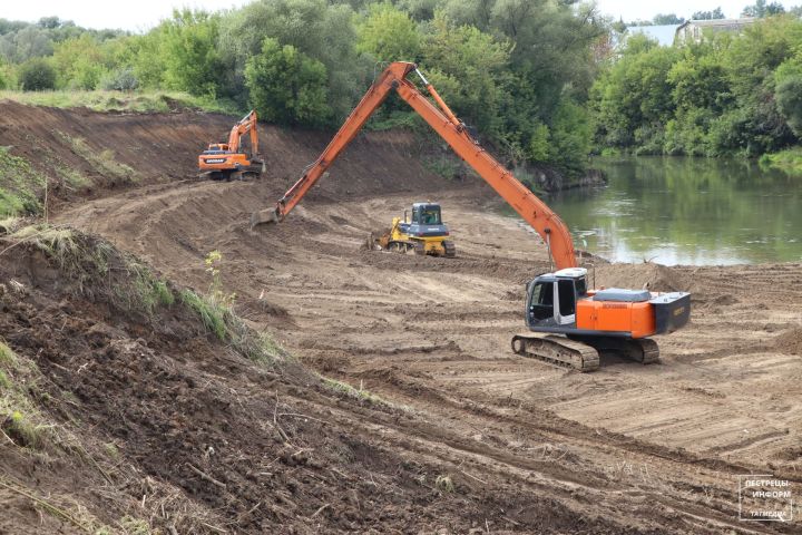 Начались работы по укреплению берегов реки Меша в Пестрецах