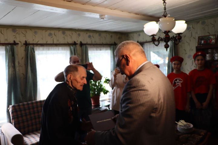 Ветеран Великой Отечественной войны Алексей Макаров отметил 99-летие
