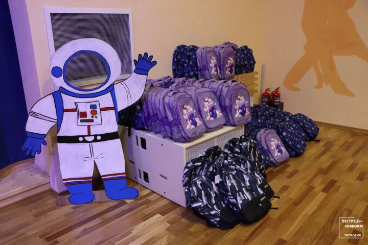 В ЖК «Царево» вручили портфели будущим первоклассникам