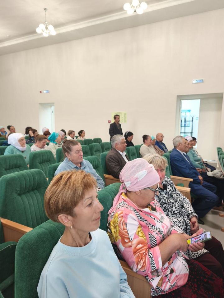 Күн авыл башлыгы ярты еллык йомгаклары турында хисап тотты
