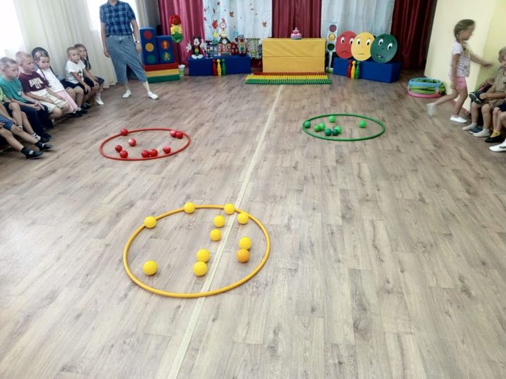 В детском саду «Каенкай» ярко отметили Международный день светофора