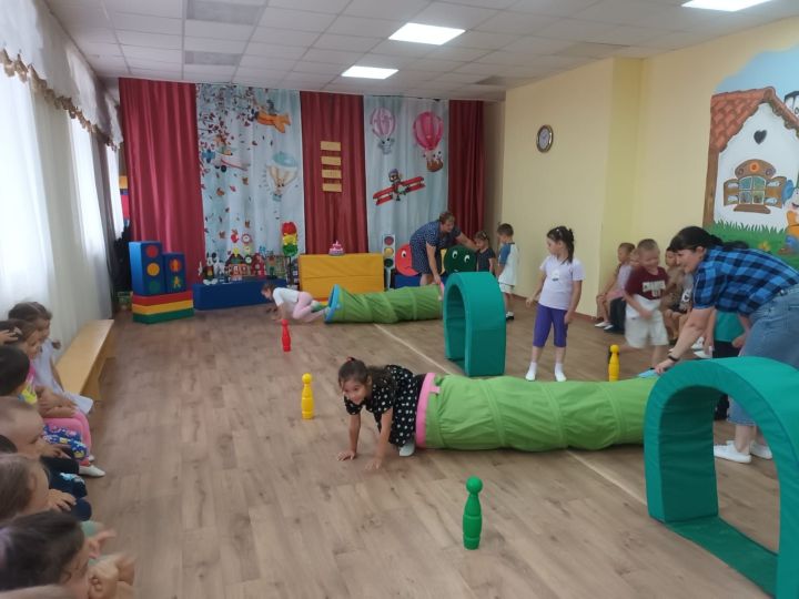 В детском саду «Каенкай» ярко отметили Международный день светофора