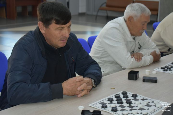 В Пестрецах определили лучших шашистов среди старшего поколения